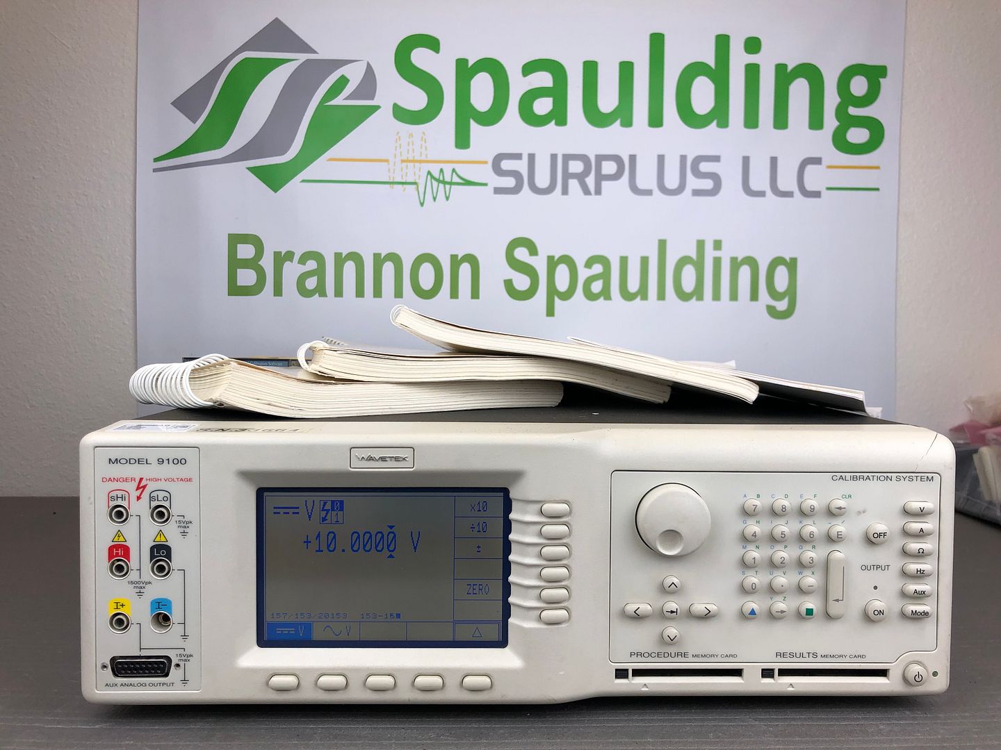 Fluke / Wavetek 9100 Multifunction Calibrator with Accessories